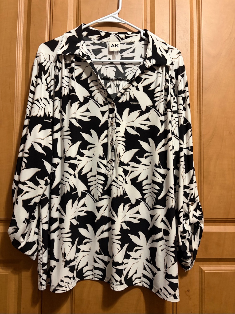 Anne Klein Black and White Leaf-Print Collared Tunic
